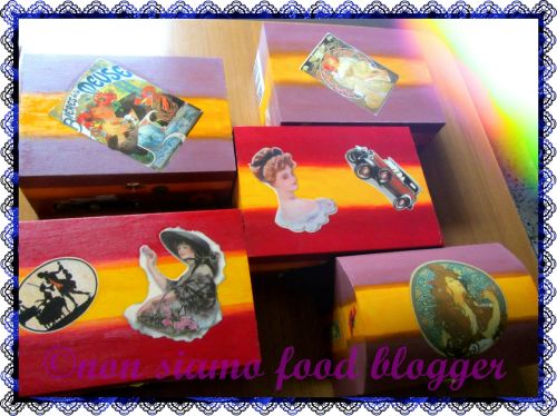 Bauletti in legno decorati a mano con tecnica decoupage.