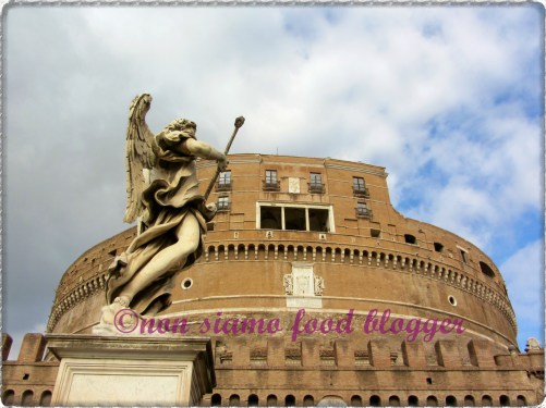 Un angelo a guardia del castello